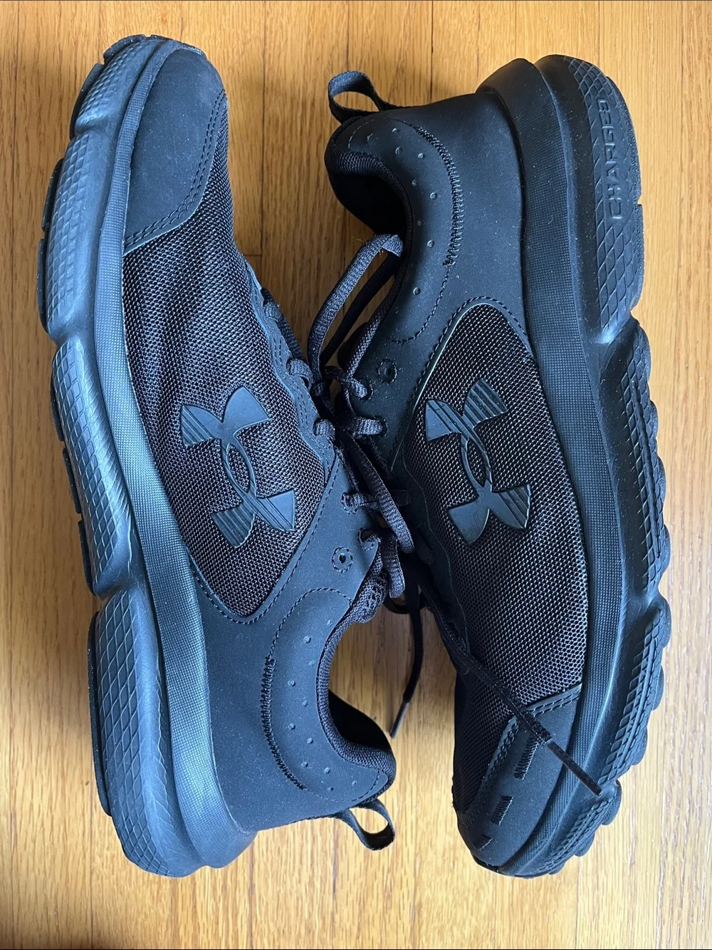 Under Armour Charged Assert 10 Black Running Shoes size 11